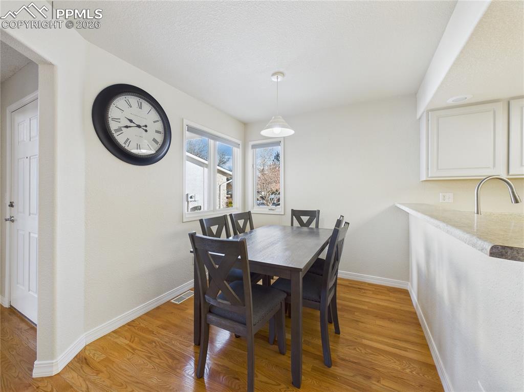 Image 15 of 39: Dining Area