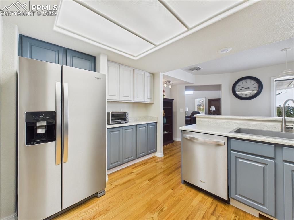 Image 18 of 39: Kitchen