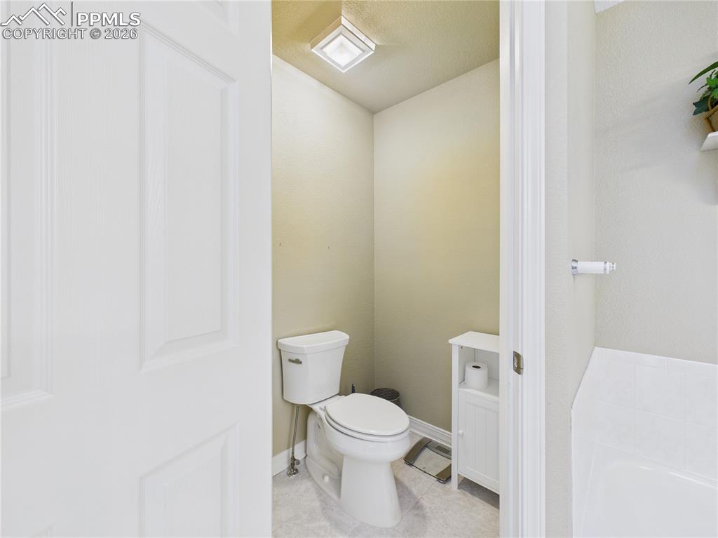 Image 26 of 39: Bathroom