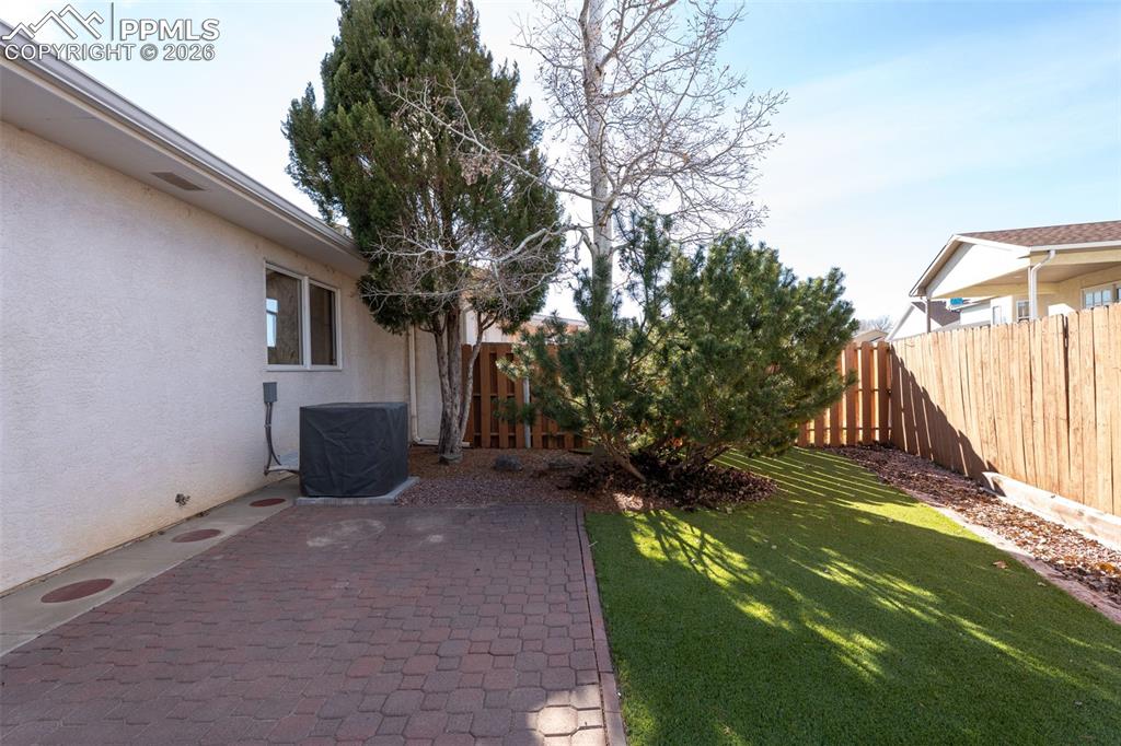 Image 38 of 39: Yard