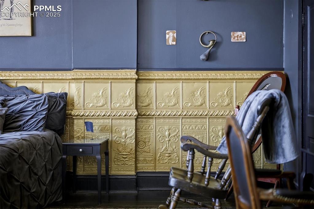 Image 37 of 50: Bedroom