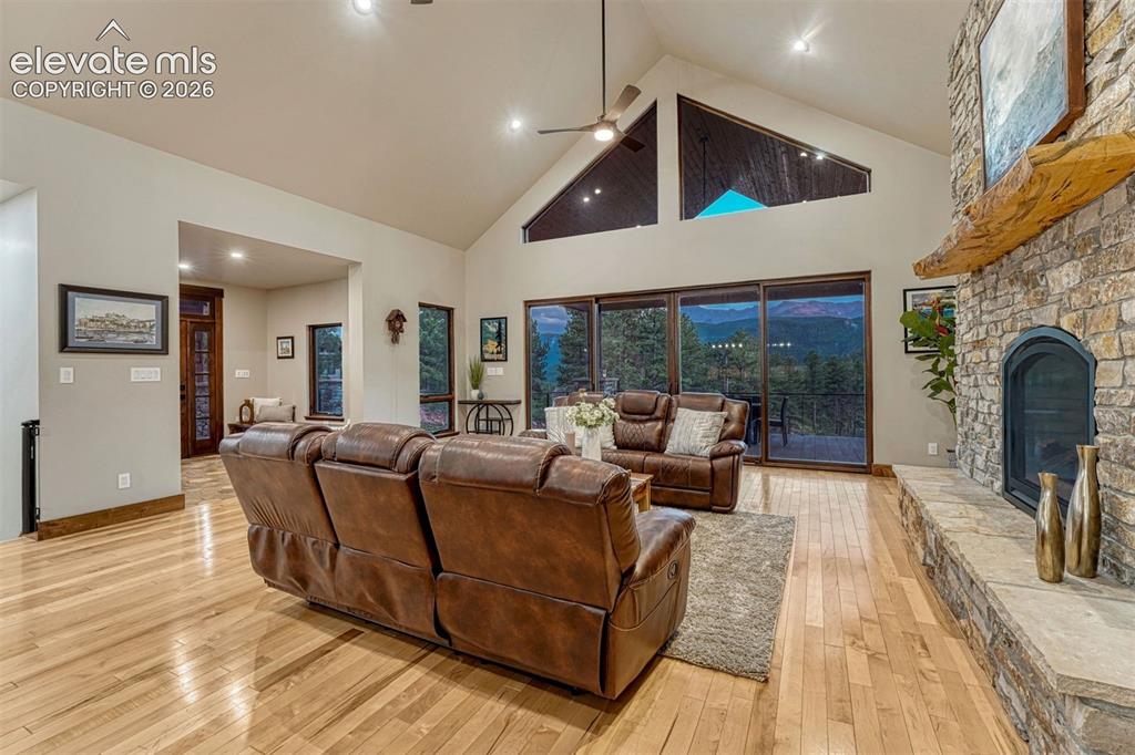 Image 11 of 50: Living Room