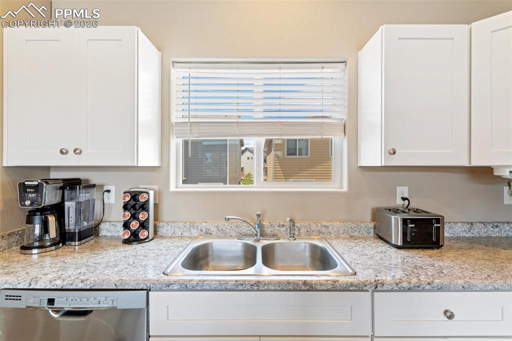 Image 10 of 25: Kitchen