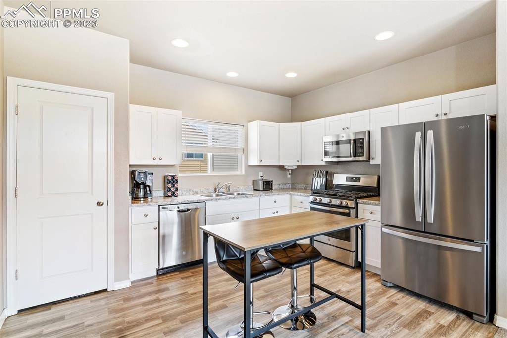 Image 12 of 25: Kitchen