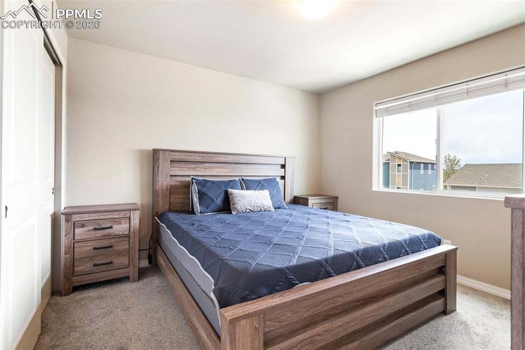 Image 18 of 25: Bedroom