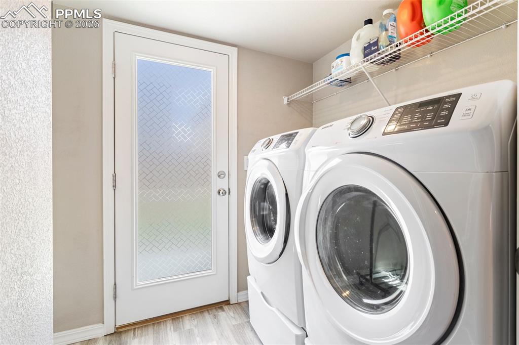 Image 23 of 25: Laundry