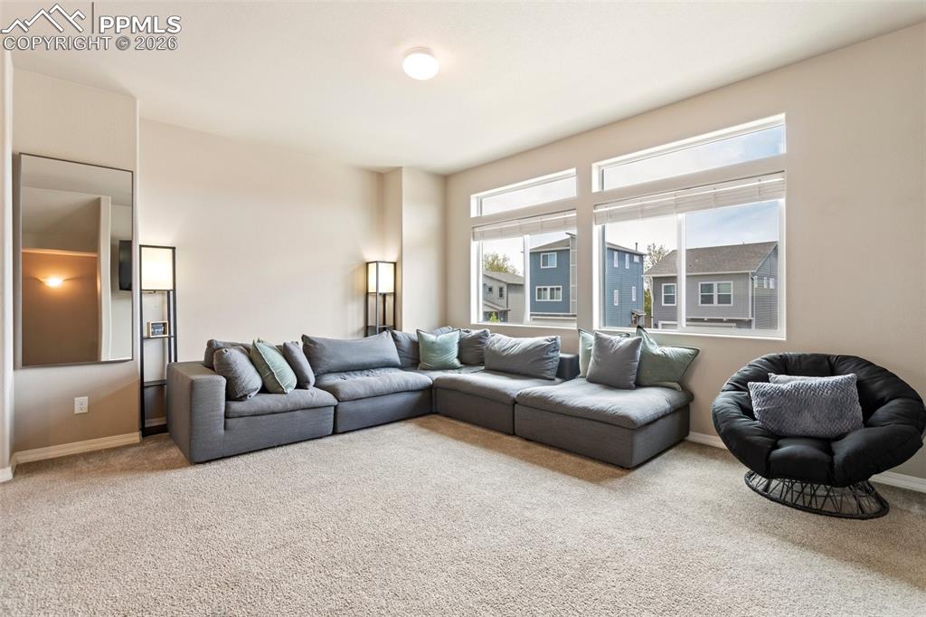 Image 7 of 25: Living Room