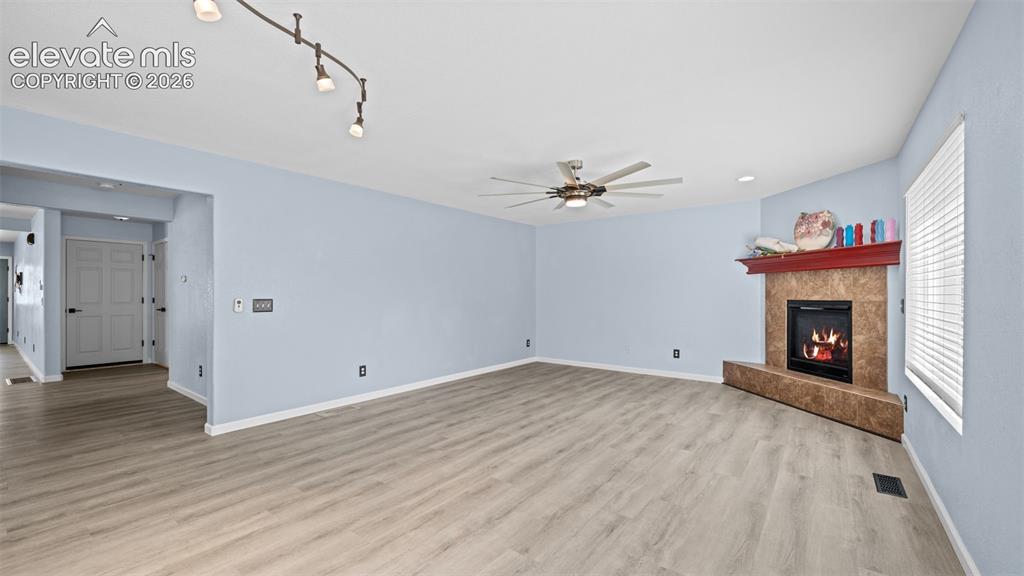 Image 13 of 50: Living Room