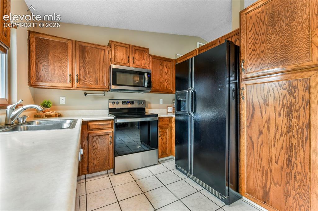 Image 15 of 50: Dining Area