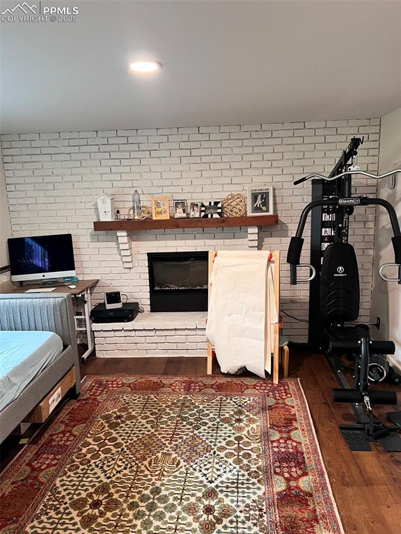 Image 10 of 12: Bedroom
