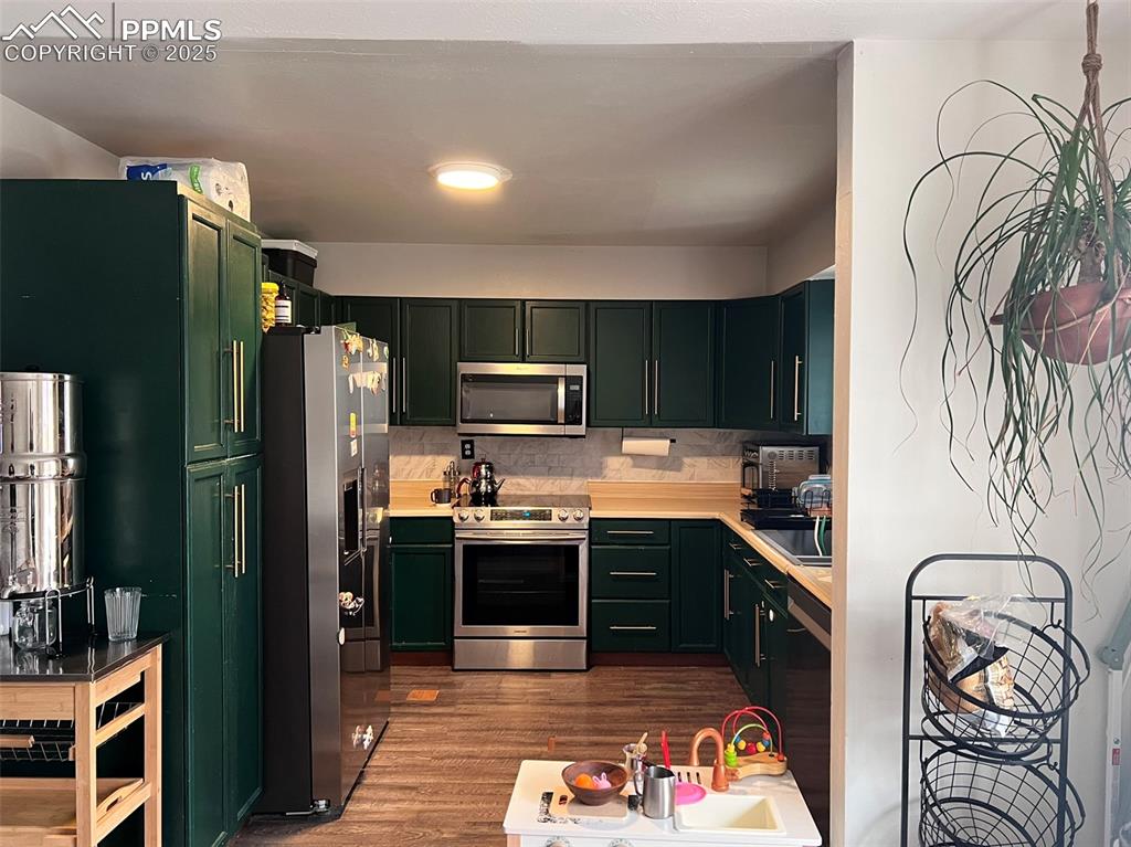 Image 2 of 12: Kitchen