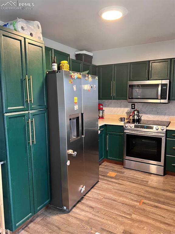 Image 3 of 12: Kitchen