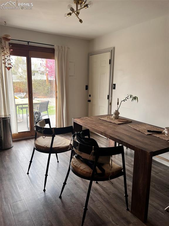 Image 6 of 12: Dining Area