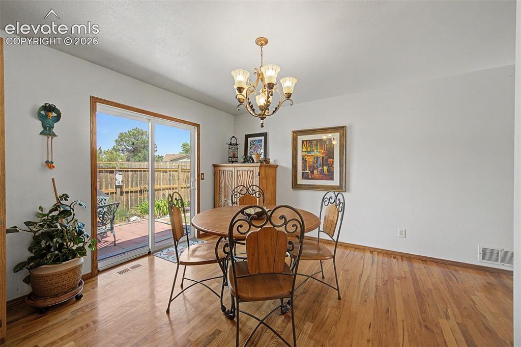Image 15 of 43: Dining Area