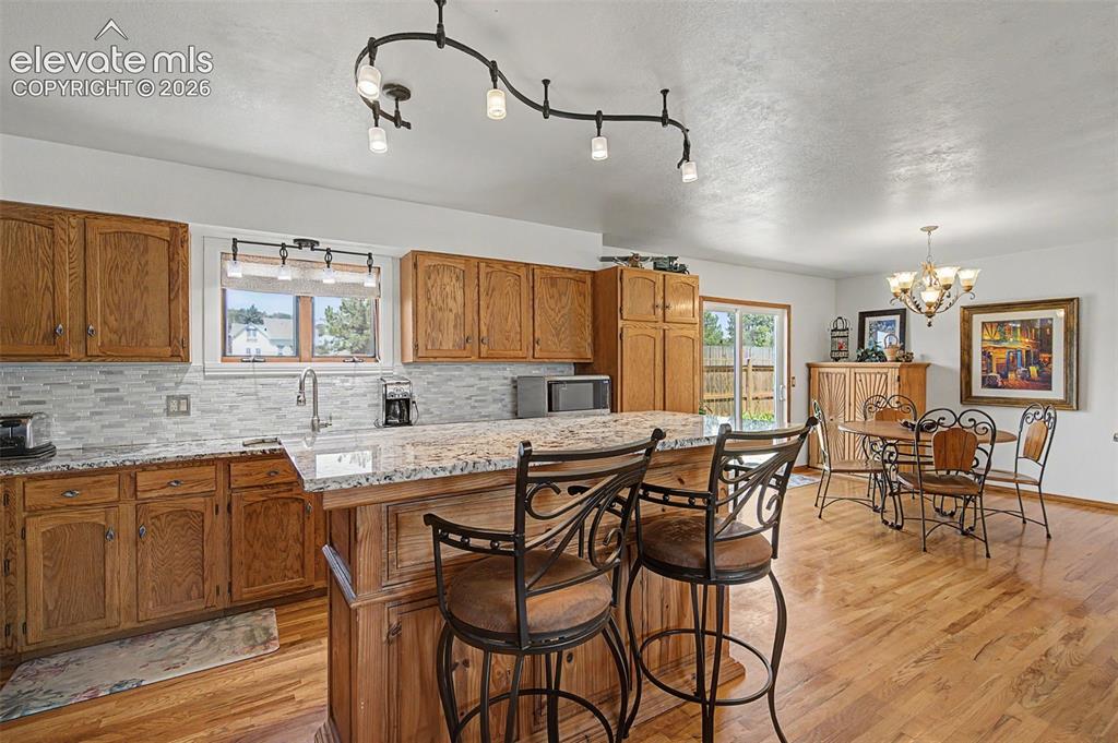 Image 17 of 43: Kitchen