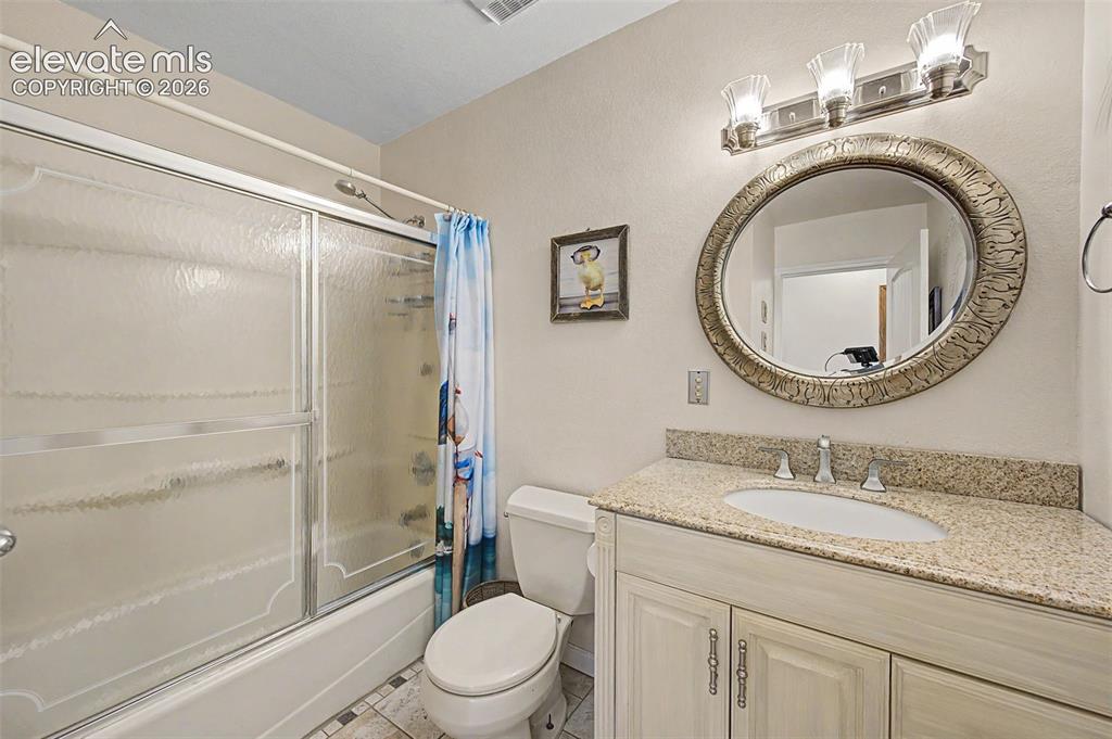 Image 38 of 43: Bathroom