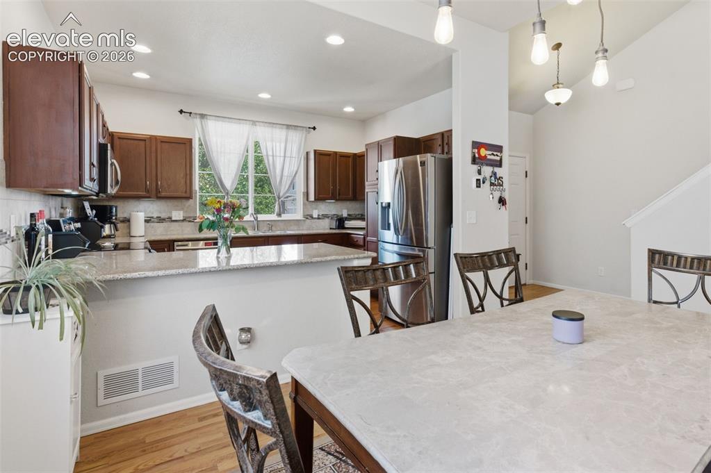 Image 7 of 48: Kitchen