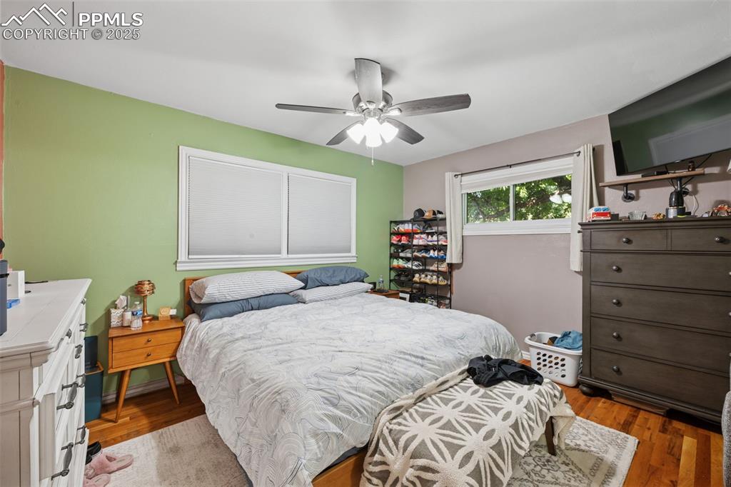 Image 11 of 26: Bedroom