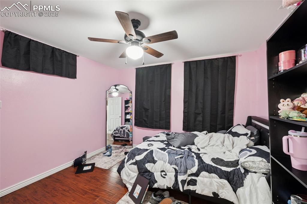 Image 14 of 26: Bedroom