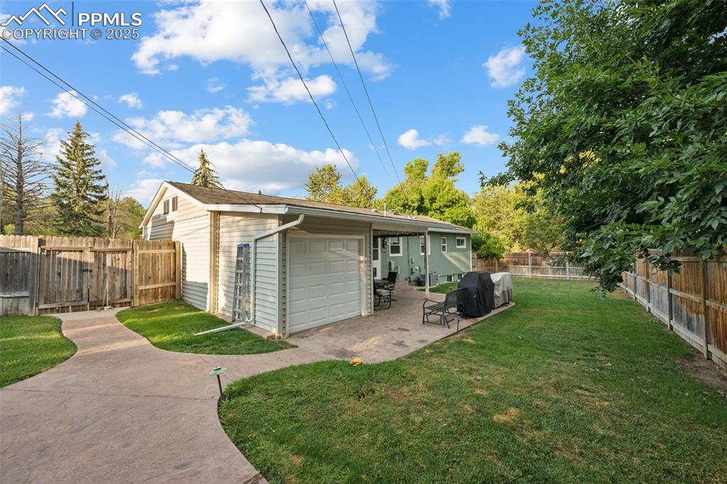 Image 25 of 26: Back of Structure