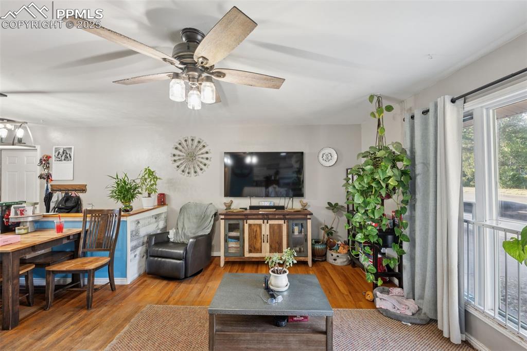 Image 6 of 26: Living Room