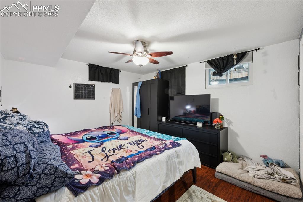 Image 9 of 26: Bedroom