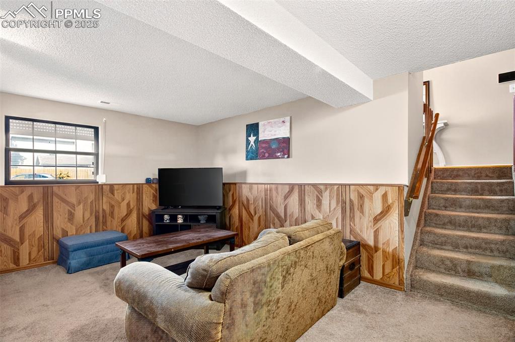 Image 16 of 25: Family Room