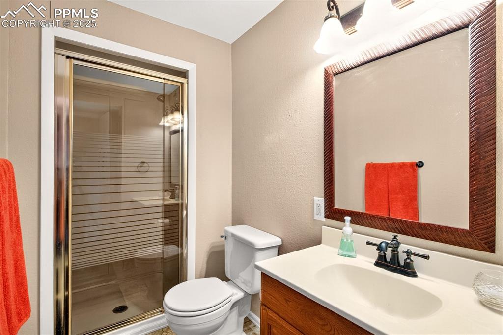 Image 20 of 25: Bathroom