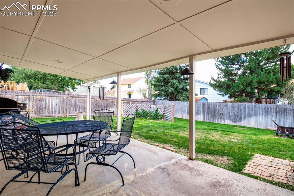 Image 22 of 25: Patio