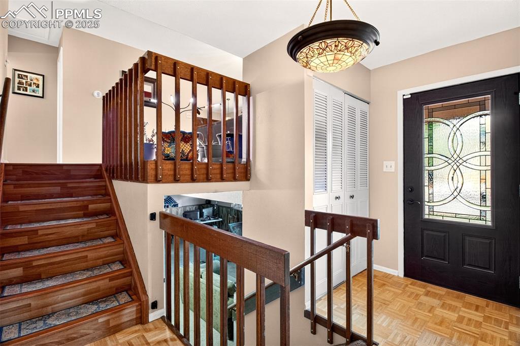 Image 3 of 25: Entry