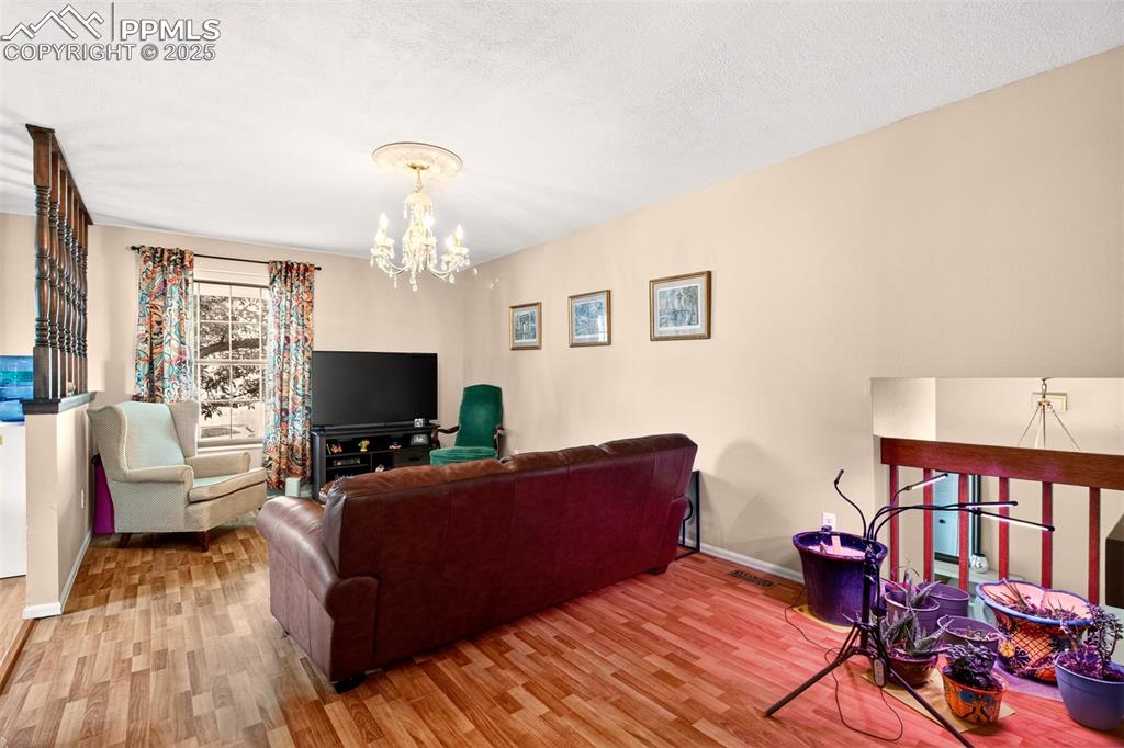 Image 4 of 25: Living Room