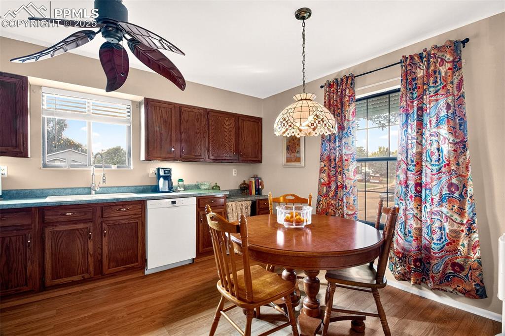 Image 8 of 25: Dining Area