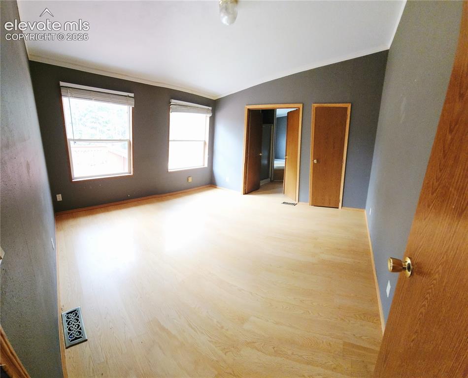 Image 15 of 25: Bedroom
