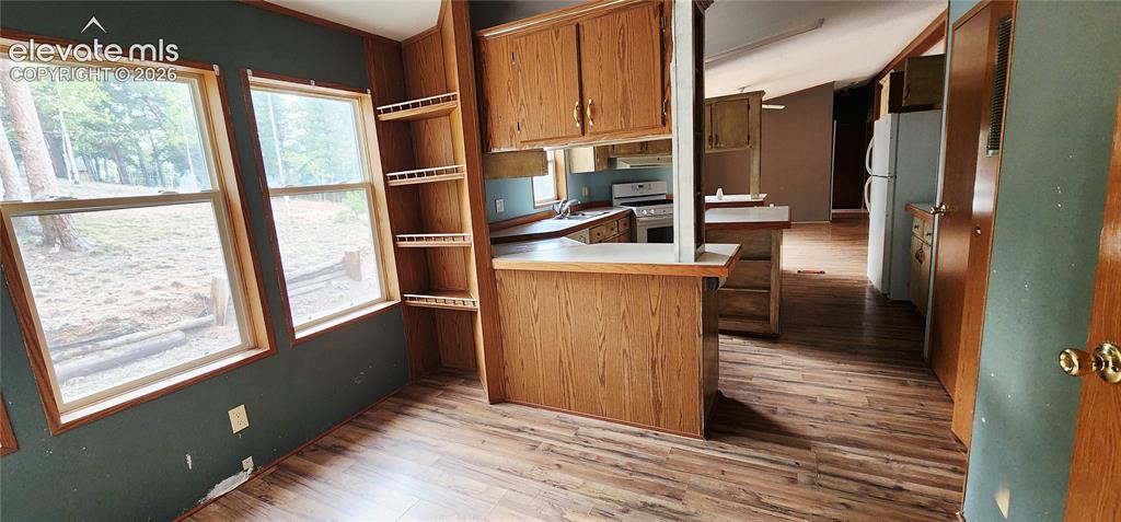 Image 6 of 25: breakfast nook - view 2