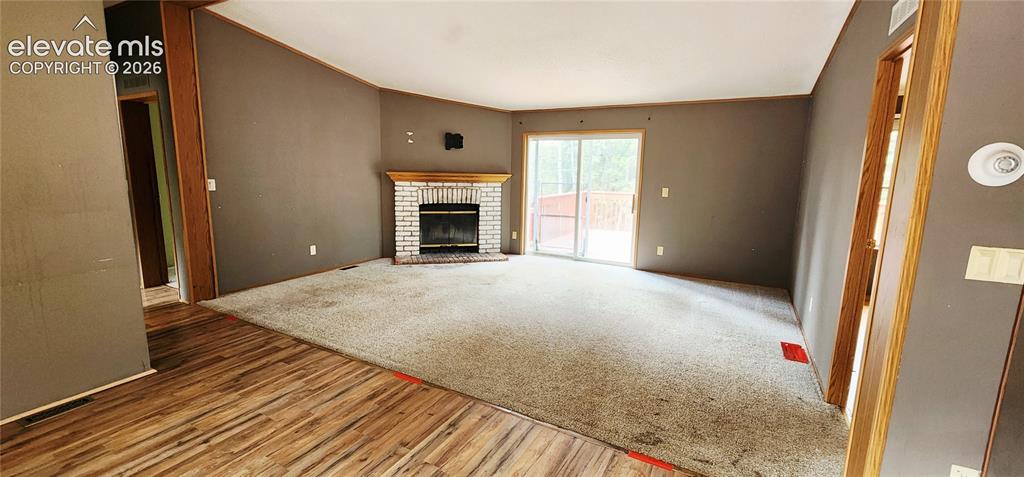 Image 8 of 25: Living room - view 2