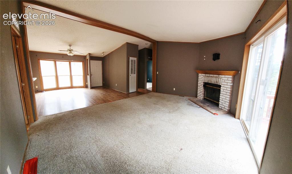 Image 9 of 25: Living room
