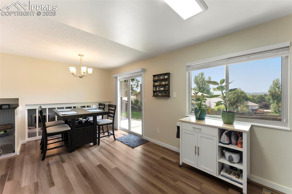 Image 11 of 37: Dining Area