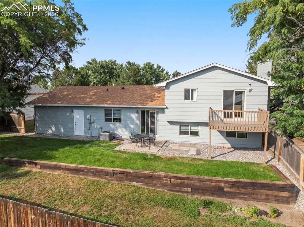 Image 29 of 37: Back of Structure