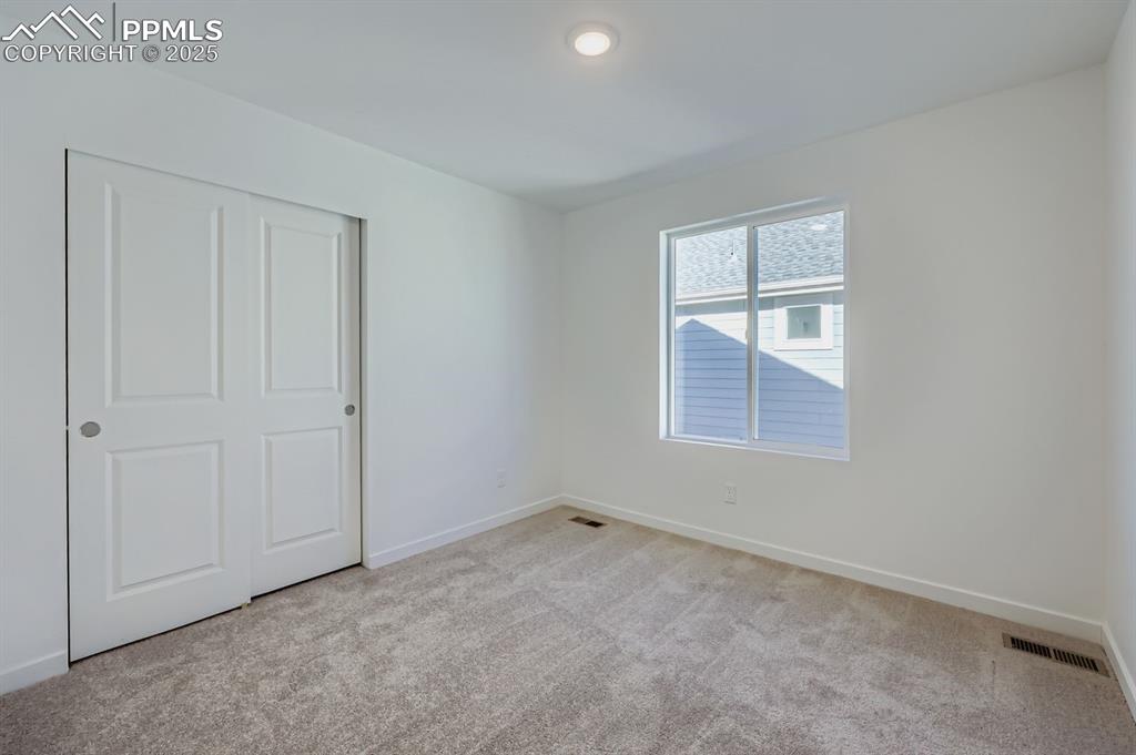 Image 10 of 12: Bedroom