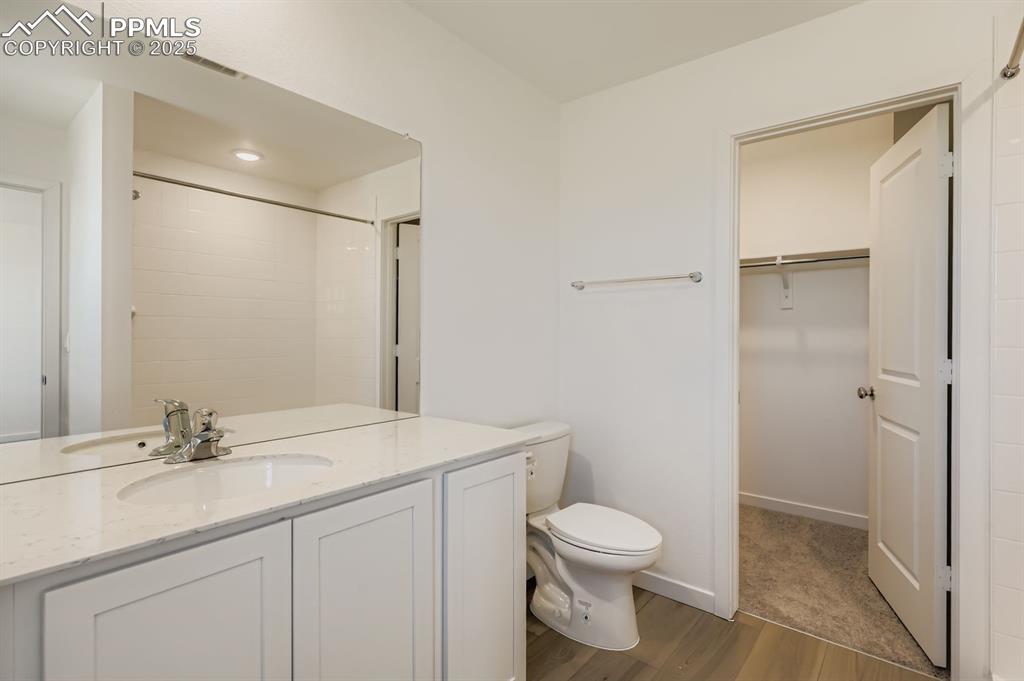 Image 7 of 12: Bathroom