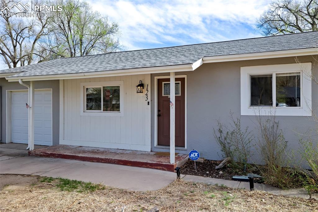 Image 4 of 27: Entry