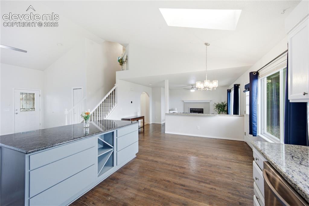 Image 13 of 49: Kitchen