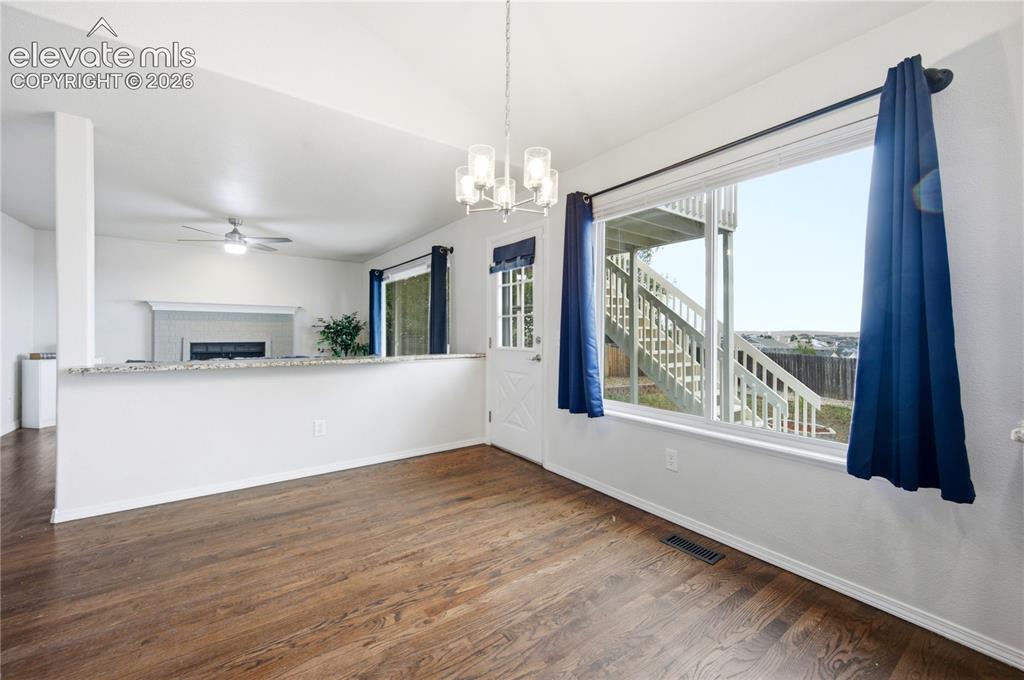 Image 14 of 49: Dining Area