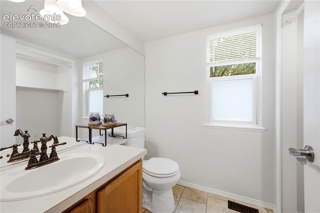Image 17 of 49: Bathroom