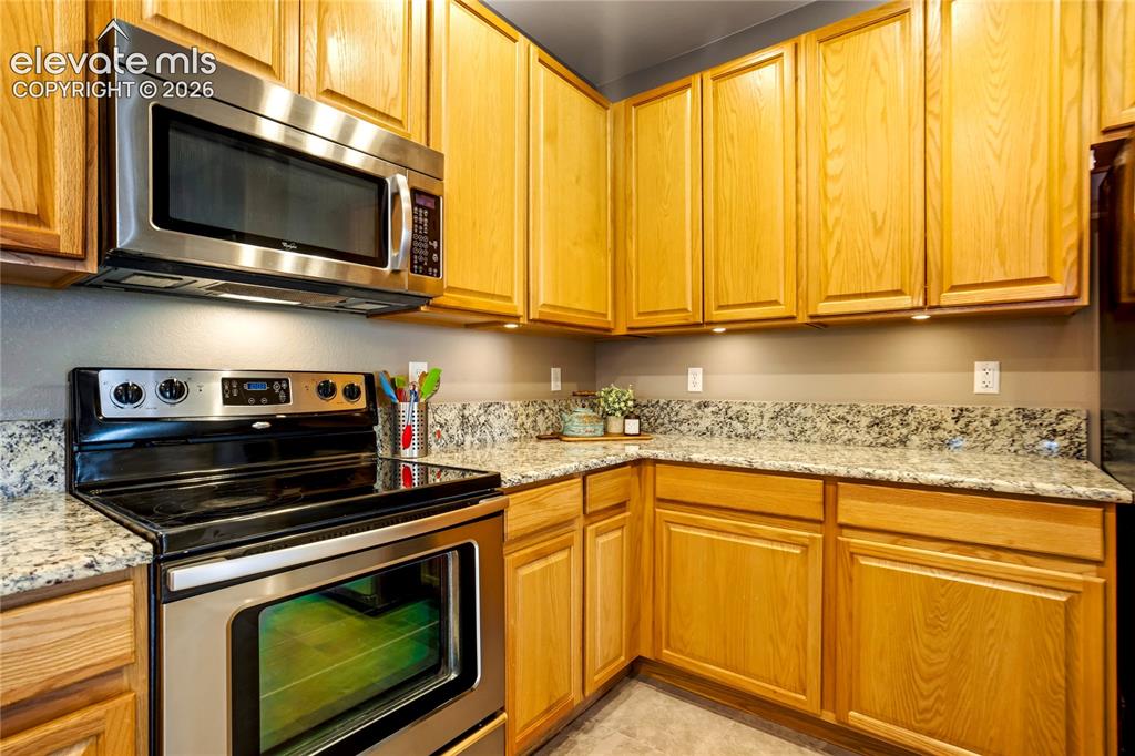 Image 16 of 47: Kitchen