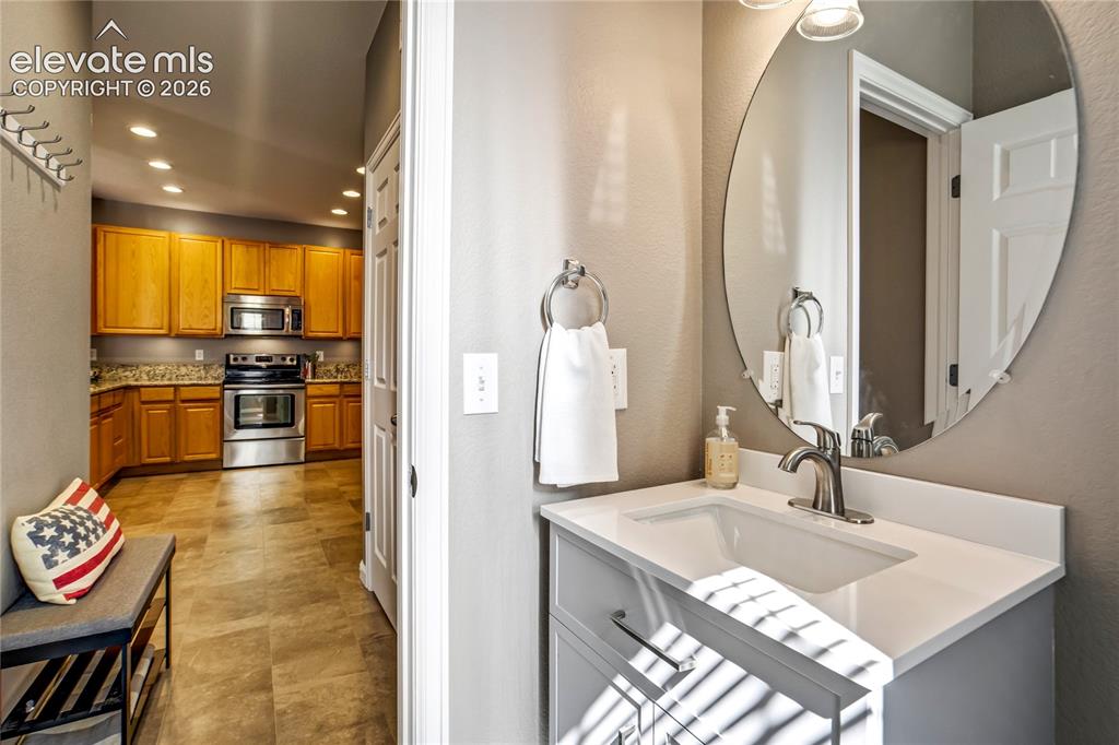 Image 19 of 47: Bathroom