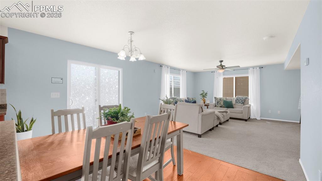 Image 18 of 34: Dining Area