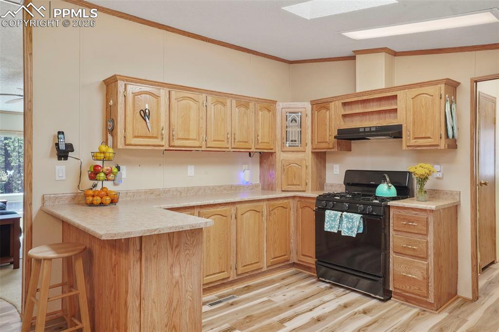 Image 10 of 29: Kitchen