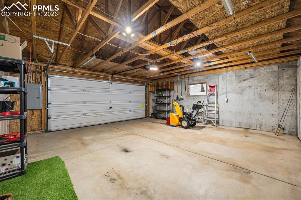 Image 33 of 41: 2 car garage