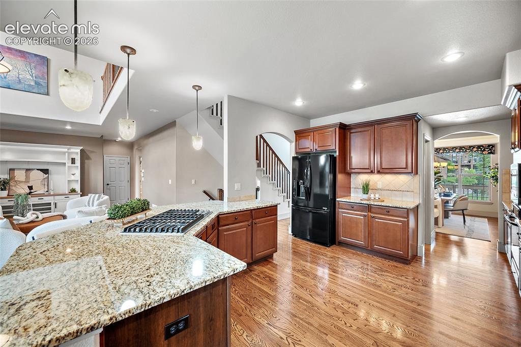 Image 11 of 50: Kitchen